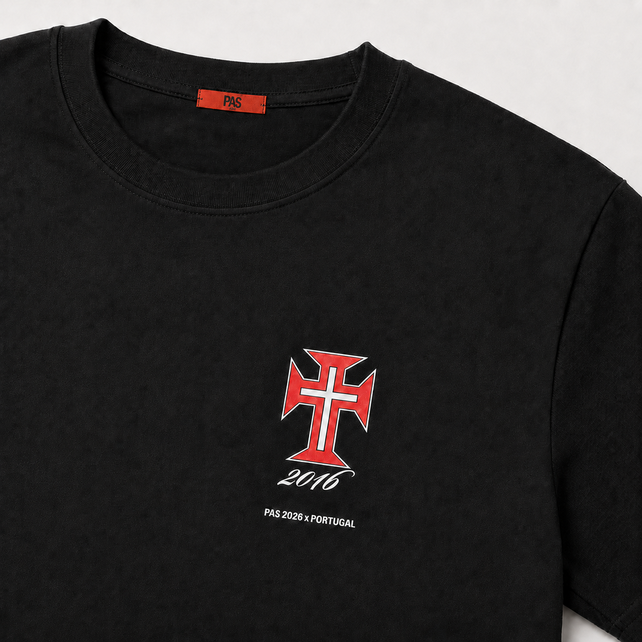 PAS x Portugal Seleção das Quinas black tee – close-up of Portuguese cross and 2016 chest graphic